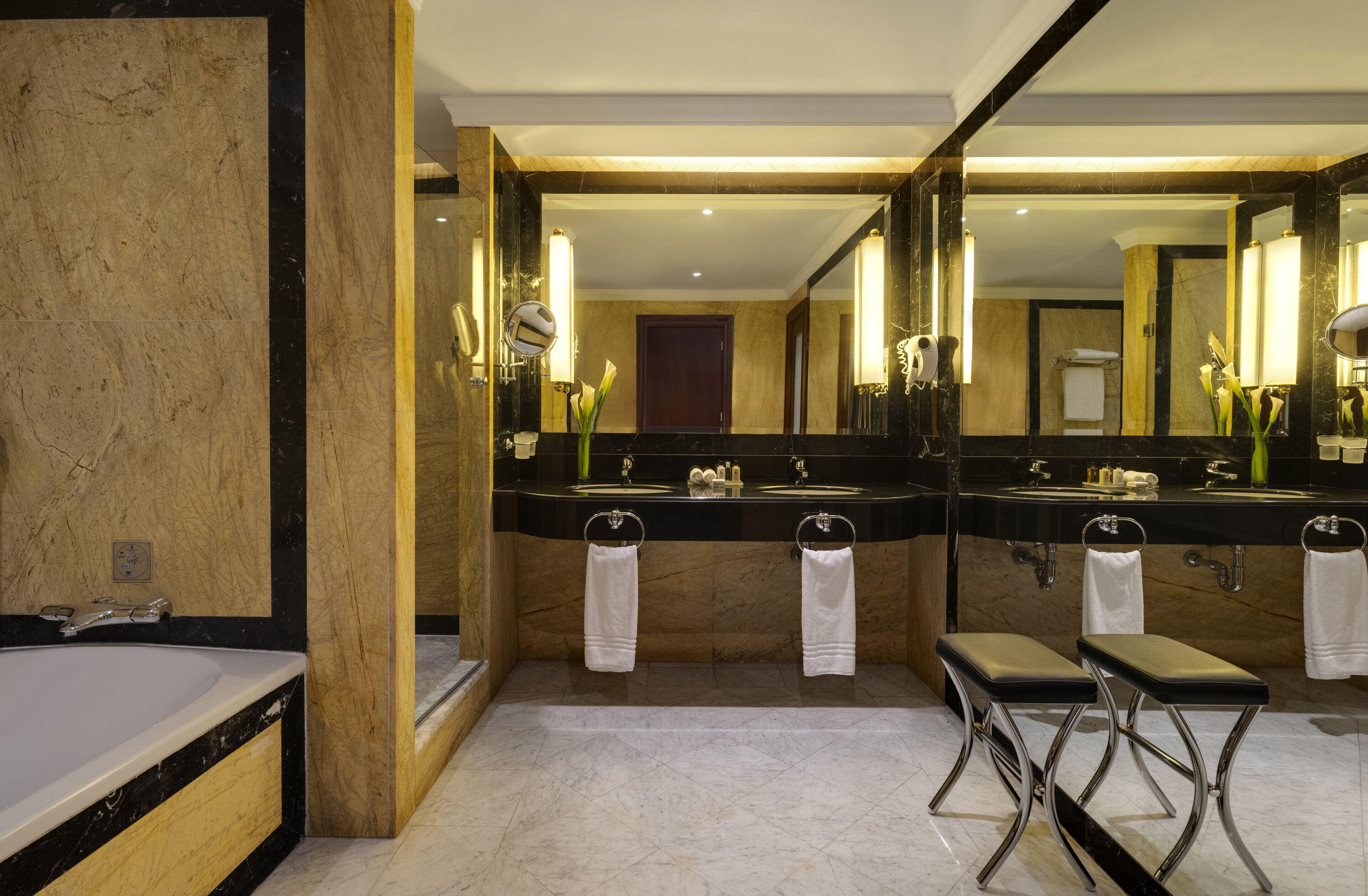 Suite Ava con terraza, vistas a la Castellana y acceso al club lounge